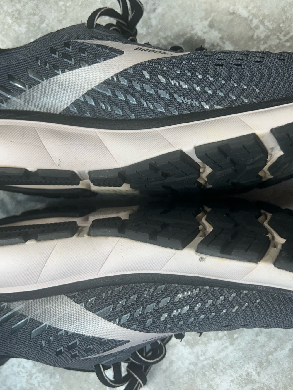 Brooks Ghost 13 Women’s 8.5 B Running Shoes — Charcoal Gray with Light Pink - Picture 8 of 14